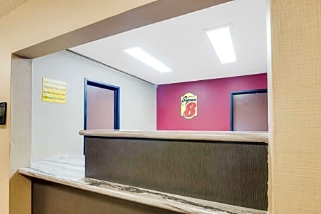 Super 8 by Wyndham Grand Forks