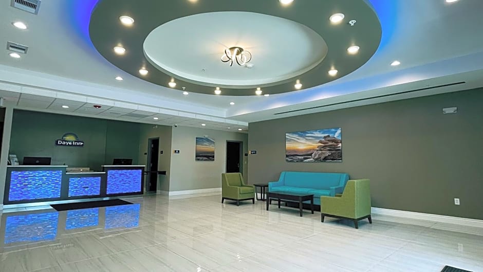 Days Inn & Suites by Wyndham Greater Tomball