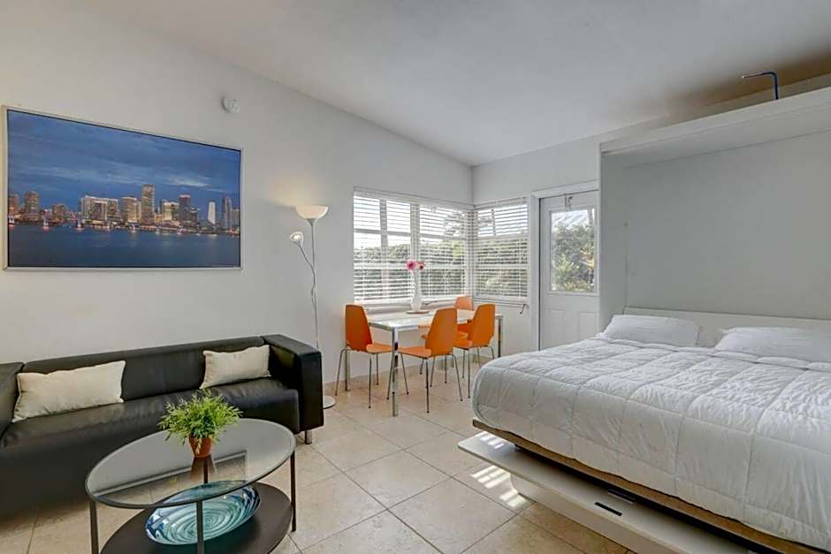 Aloha Apartments On the Intracoastal-Walk to the Beach
