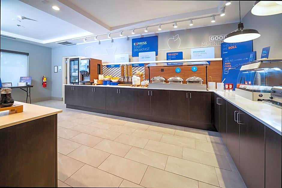 Holiday Inn Express and Suites Atlanta-Johns Creek By IHG