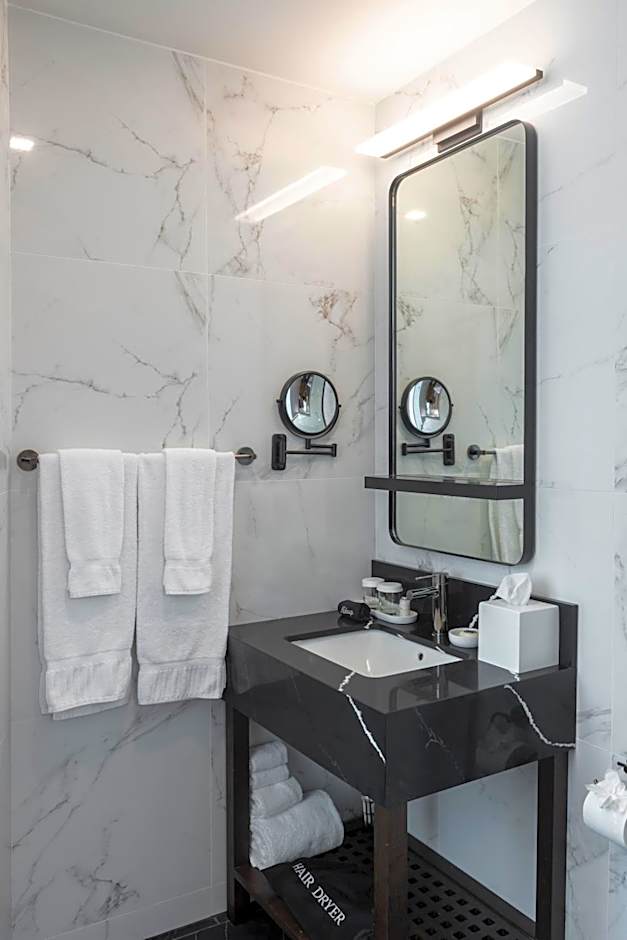 Broadway Plaza Hotel