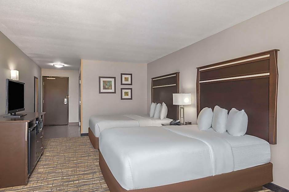 Photo 1 of 1 of 2 Queen Beds, City View