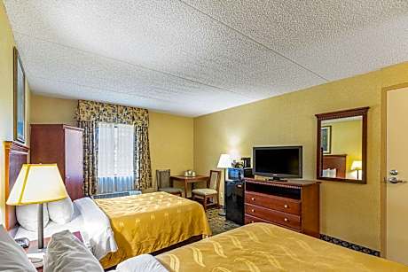 Queen Room with Two Queen Beds-Non Smoking
