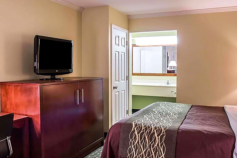 Days Inn by Wyndham Austintown