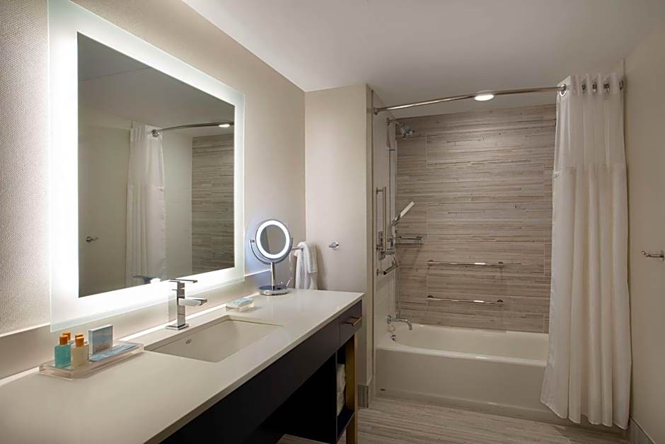 Fenwick Shores, Tapestry Collection by Hilton