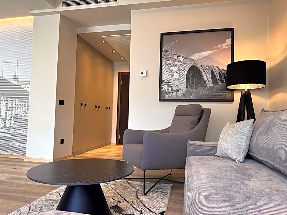 Queen's Hotel - Zebra Centre