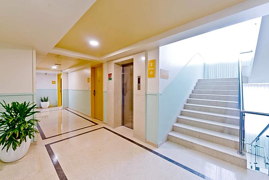 Bloom Hotel - Indiranagar