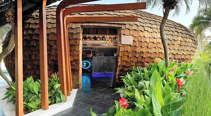 Wyndham Grand Nai Harn Beach Phuket