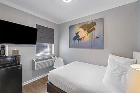Small Double Room - Non-Smoking