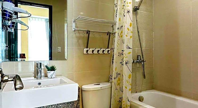 8 Newtown Boulevard by HiveRooms