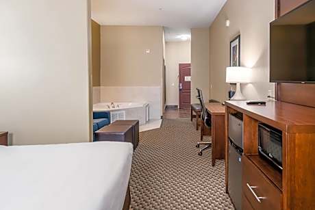 King Suite with Accessible Tub - Accessible/Non-Smoking