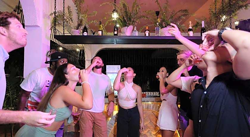 Mad Monkey Dumaguete