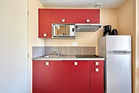 One-Bedroom Apartment - Pool Side