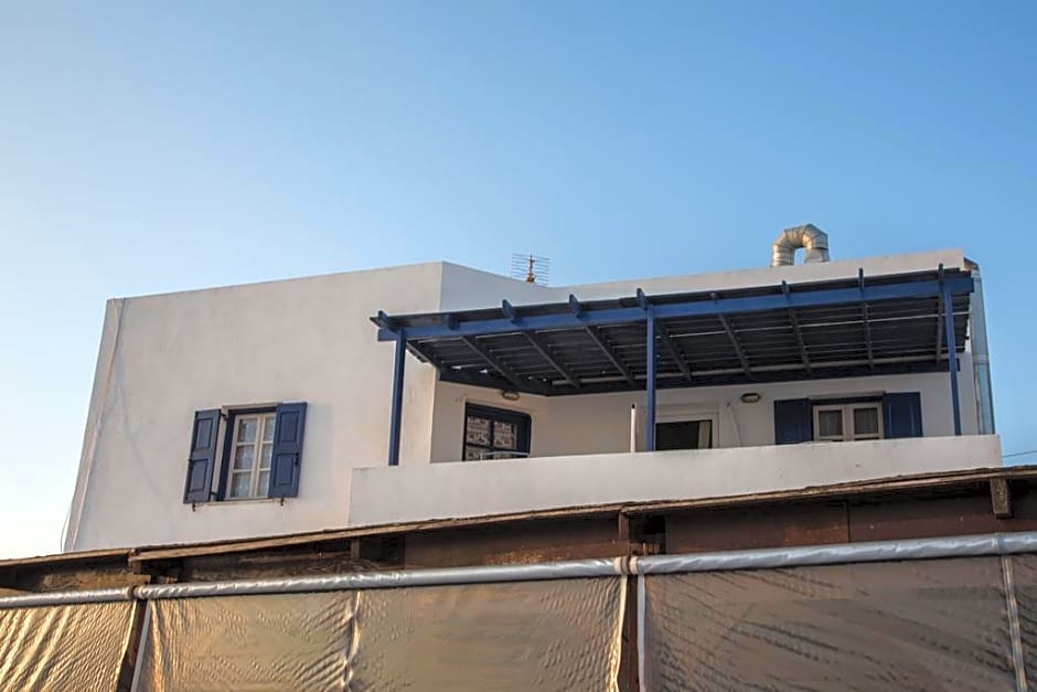 Stelios Rooms Golden View