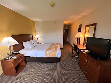 1 Queen Bed, Nonsmoking, Accessible