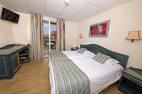 Standard Double Room with Garden View