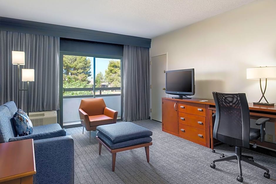 Courtyard by Marriott Phoenix Airport