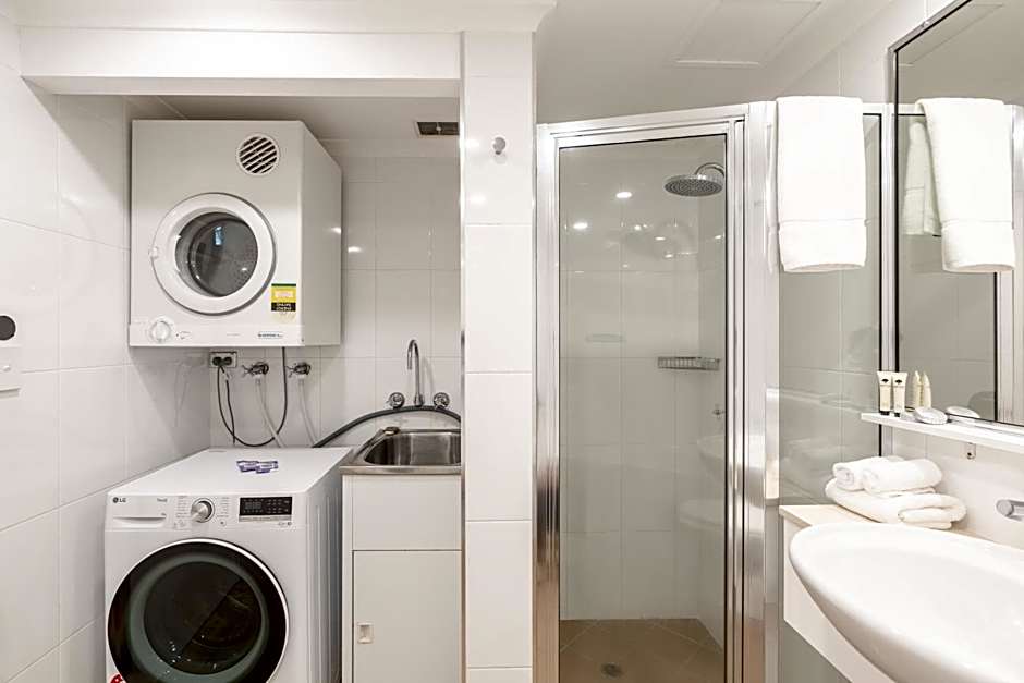 Outrigger Bay Apartments