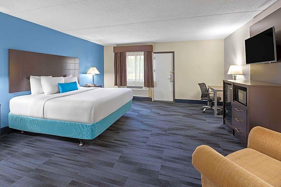 Baymont Inn and Suites by Wyndham Farmington, MO