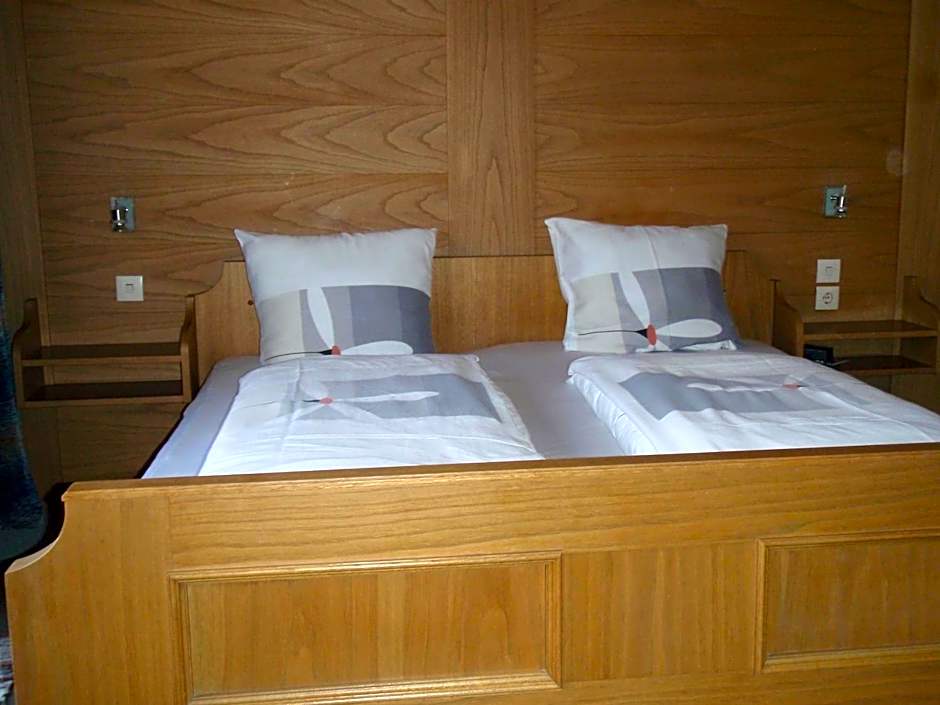 Photo 1 of 2 of Triple Room