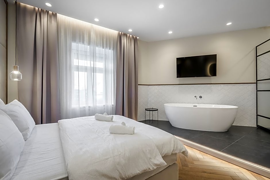 Budapest Eye- Boutique Suites, by BQA