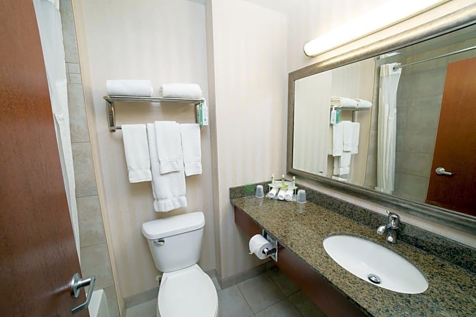 Holiday Inn Express & Suites Drayton Valley
