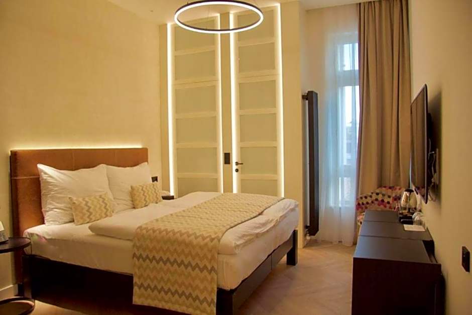 Photo 1 of 50 of Chevron Hotel