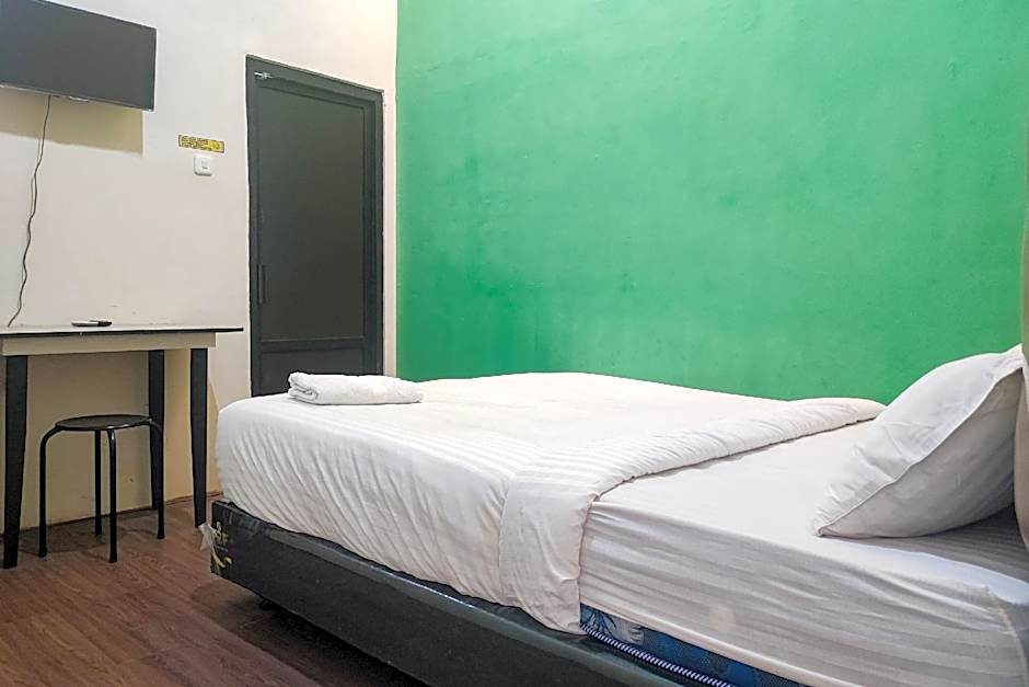 RedDoorz Syariah near Universitas Jambi Telanaipura