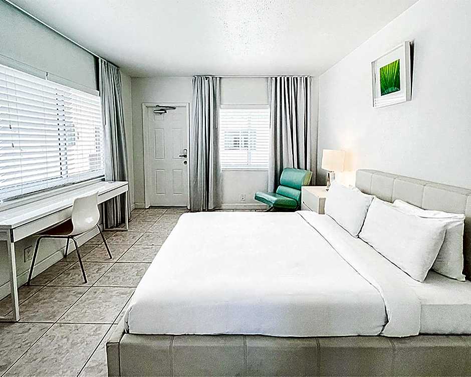 Photo 1 of 4 of Deluxe Studio 1 Queen Bed