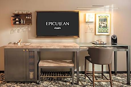 Guest room, 2 Queen,  City View Mobility &amp; Hearing Accessible w/ Roll-in Shower)