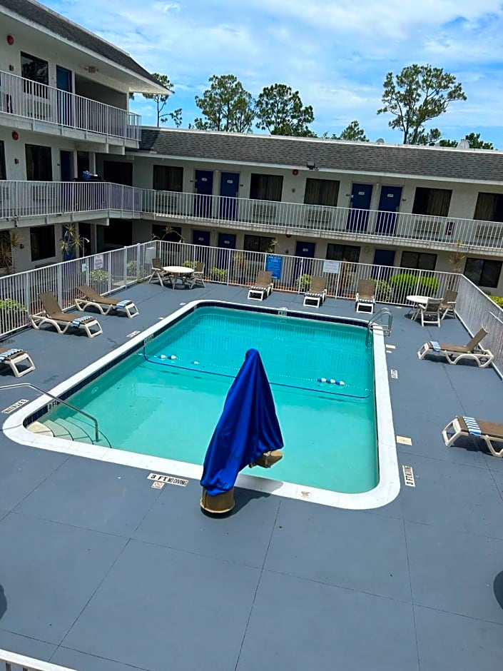Motel 6-Lakeland, FL