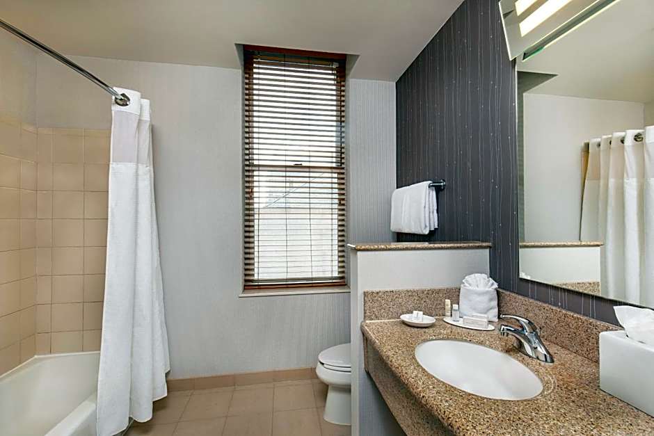 Courtyard by Marriott Boston Copley Square