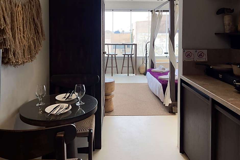 The Pyramids Horizon Studio w Bathtub