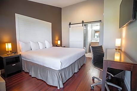 King – Carriage House Deck