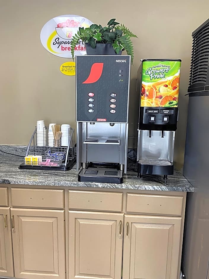 Super 8 by Wyndham Clear Lake