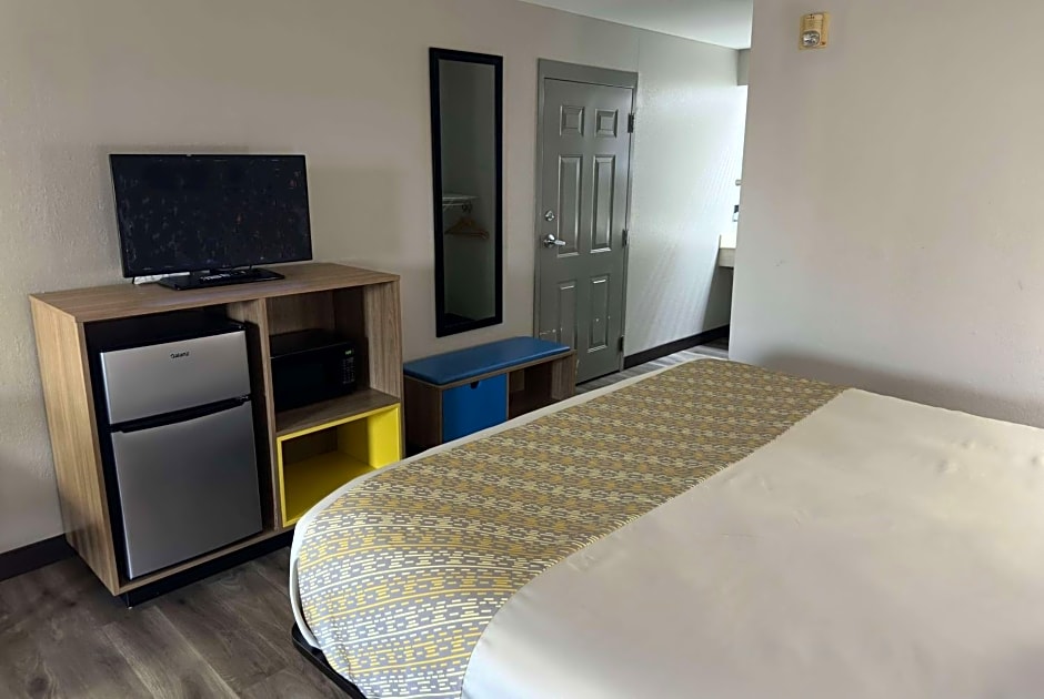 Days Inn & Suites by Wyndham Opelousas
