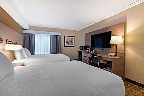 2 DOUBLE BEDS,NSMK,NOPET,WHISPD,COFMKR,MICRFG,IRON,FULL BREAKFAST