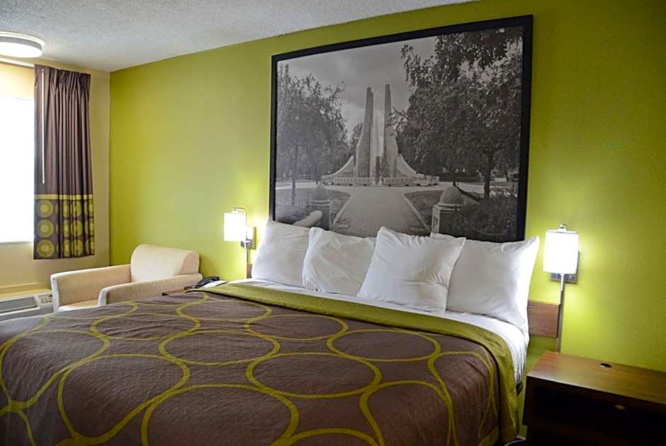 Super 8 by Wyndham Lafayette / Purdue Area