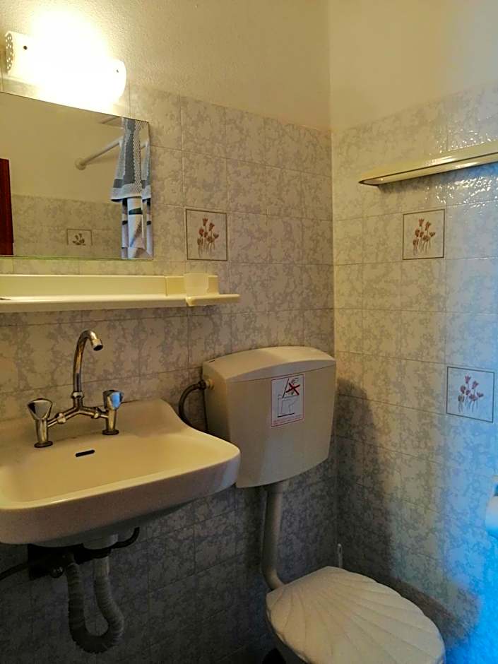 Jason Rooms & Studios