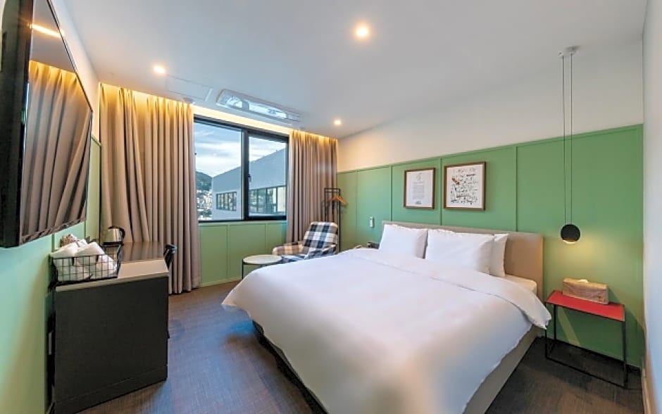 Brown-Dot Hotel Deokcheon