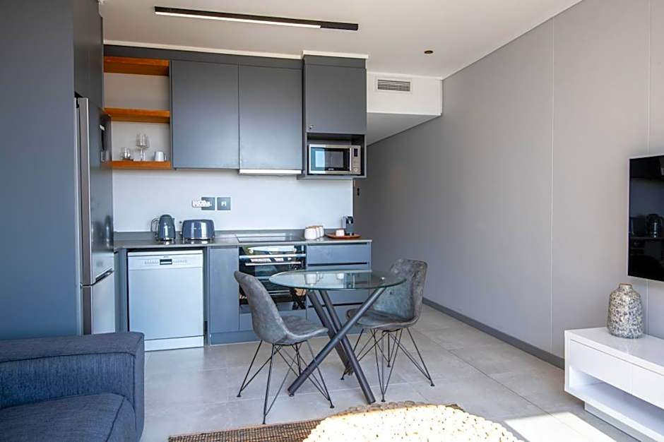 Luxury Bellagio 303 with Sea Views and Inverter