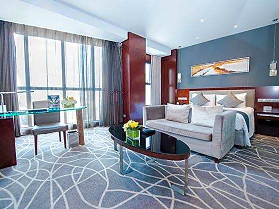 Grand Metro Park Universal Dinosaur Town Hotel