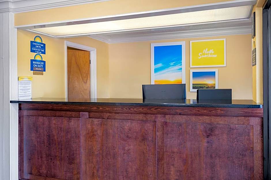 Days Inn by Wyndham Macon I-475