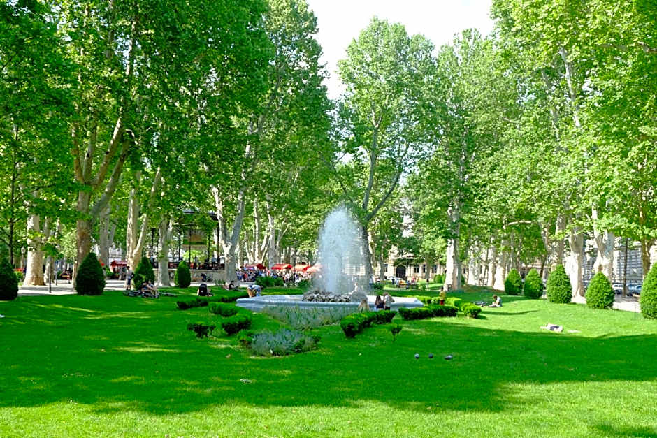 Lovecroatia Zagreb-'Paxnest' HOSTEL, No party! Cozy and quiet! Separated Men and women's rooms! Indoor shoes provided!