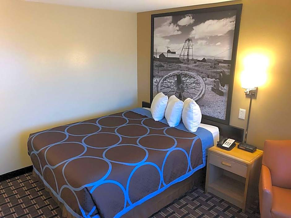 Super 8 by Wyndham Carson City