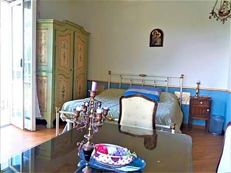 Triple Room with Shared Bathroom
