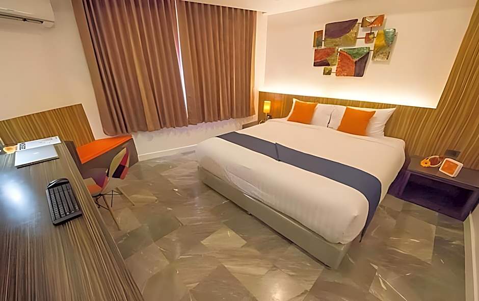 Dragon River Avenue Hotel