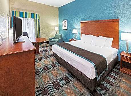 1 King Bed Non-Smoking