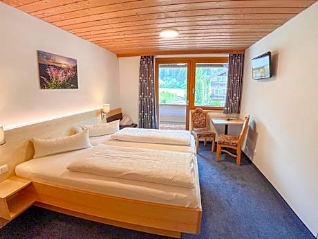 Double Room with Balcony 05