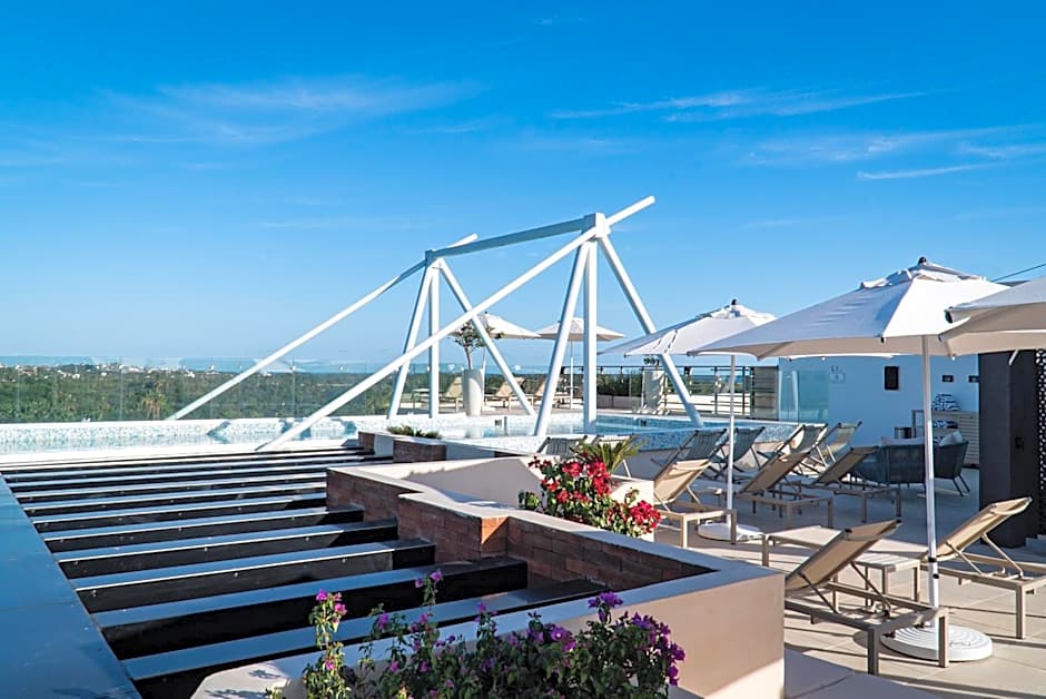 Flamboyan Hotel & Residences
